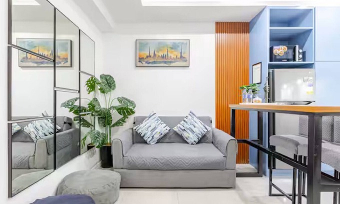 South Triangle Condo | Cozy 1-Bedroom Condo in Quezon City - Free Pool Access