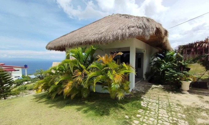 Oslob House | Exclusive Mountain Resort 25pax- Pool + Netflix + HBO + Videoke + WiFi