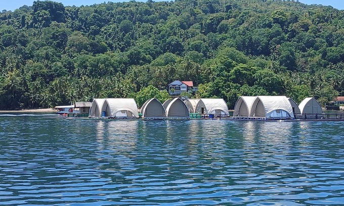 Kaputian Boat Rental | Floating Home in Reef Resort Unit 9