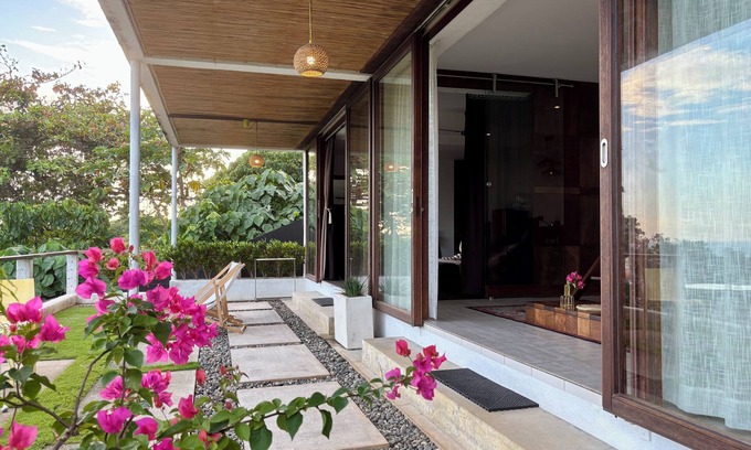 Yapak Apartment | Guest suite MARS, Boracay, Station 1, cosy hillside ocean view home