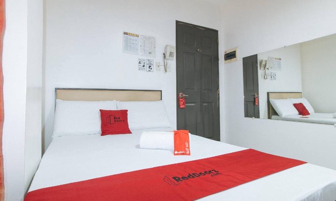 Kamuning Hotel | Hotel ∙ 3 guests