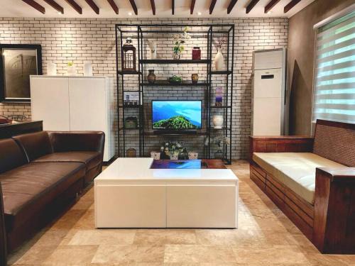 Santo Domingo House | J V BIG FAMILY HOME 4BR 5T&B in Quezon City !