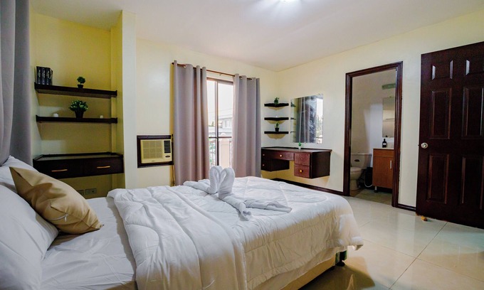 Taguig House | Jacuzzi Penthouse