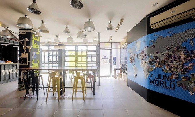 Downtown Hostel | Junction Hostel Poblacion Makati Avenue