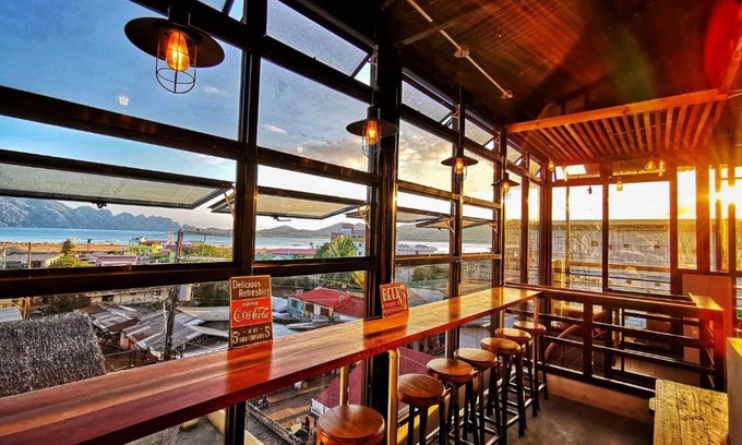 Coron Town Proper Hostel | Michel'inn Coron