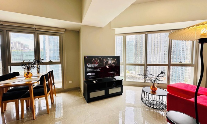 Katuparan Condo | Modern 1BR Edge w/Washer & Balcony in Uptown BGC