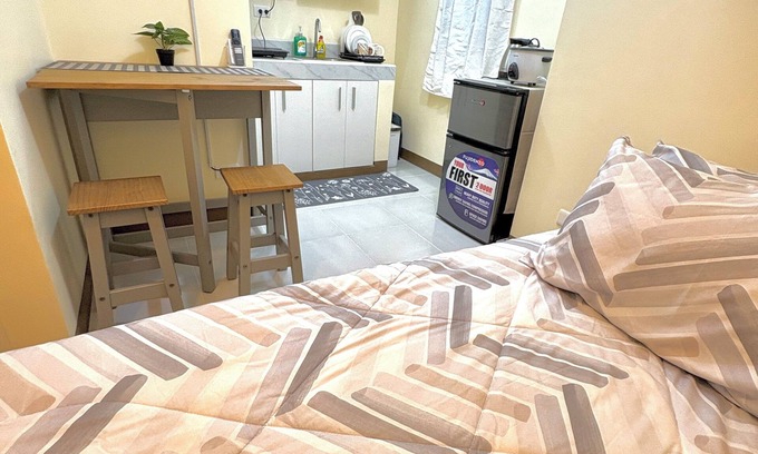 Barangay 32 Apartment | New Bachelor's Pad across Ateneo Uni with free fast Wi-fi, AC room, hot shower