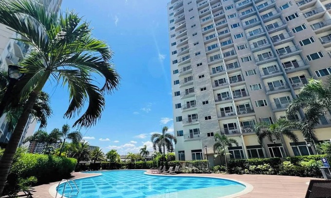 Las Pinas Condo | Paradise Staycation At South!