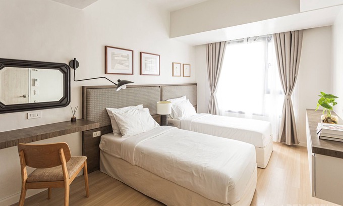 Mandaue Apartment | Chic 2-Bedroom Urban Retreat Mountain and City Views at Mandani Bay Suites Cebu