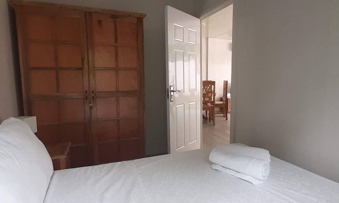 Looc House | Private 2 bedroom house with garden, free wifi