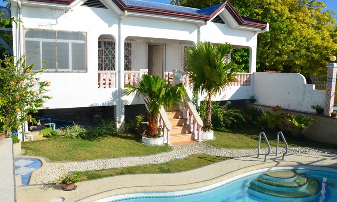 Oslob Resort | Private room ∙ 3 guests