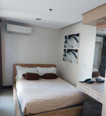 Wack-Wack Greenhills Apartment | Relaxing Big Studio Bedroom