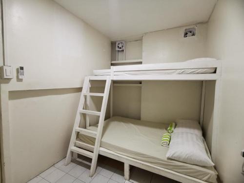 Lapu-Lapu Hostel | Resort's Side Hostel near Shangrila