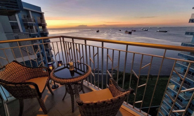 Tambo Condo | Scenic Manila Bay Retreat Nestled in Entertainment City Across Okada & Near Naia
