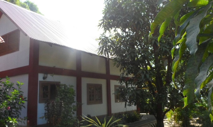 San Fernando Apartment | Sibuyan (Romblon) whole house (home office) directly on the beach via Cresta de Gallo,
