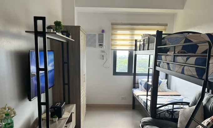 Dasmarinas Condo | SMG Cozy Studio @ Green 2 - Wi-Fi, Netflix & Pool!