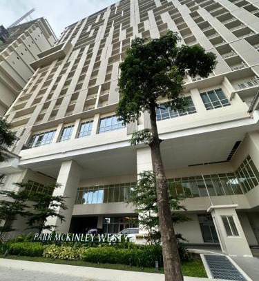 Bonifacio Global City Apartment | Splendid Sanctuary