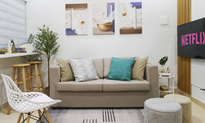 Manoc-Manoc Apartment | Unbeatable Location! ~20secs walk to White Beach - with Kitchen, Dining & Living
