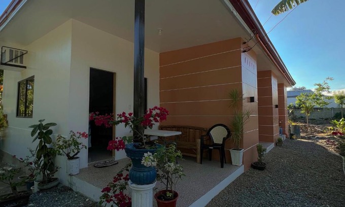 Moalboal Apartment | Zia Isabella Backpackers Hostel Room 2