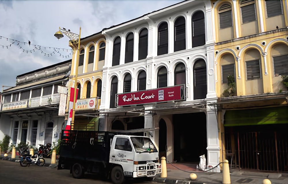 Historic George Town Hotel | Red Inn Court