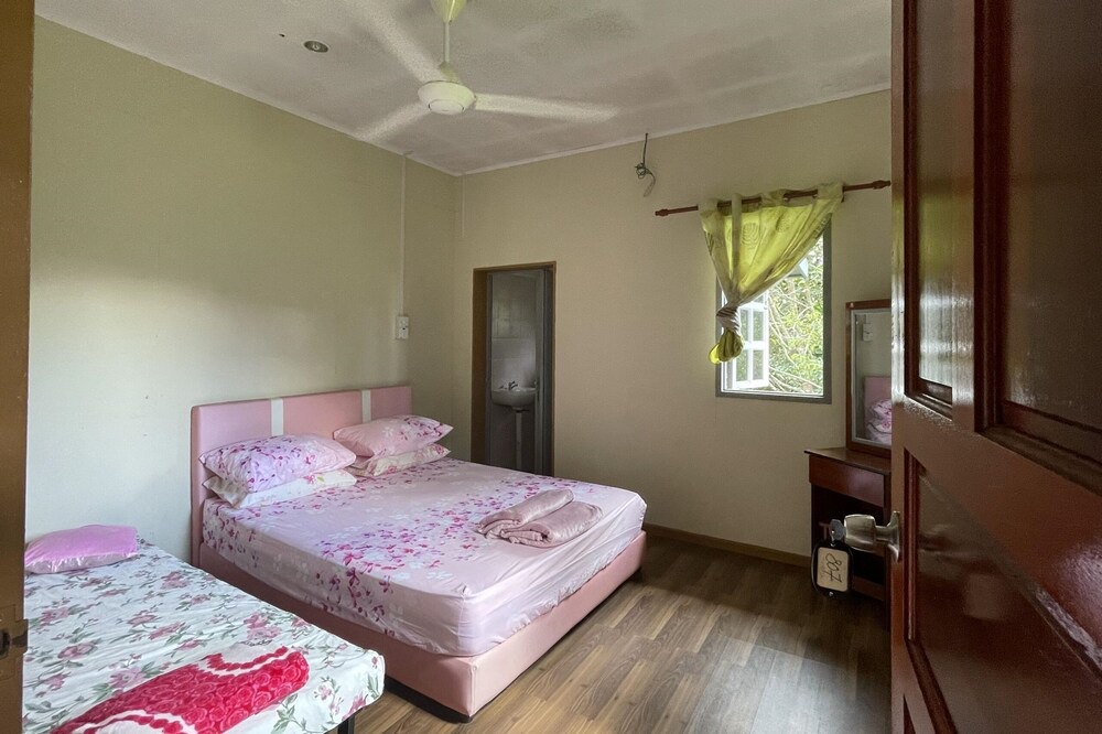 Ranau House | OYO Home 90588 Nadine Guesthouse