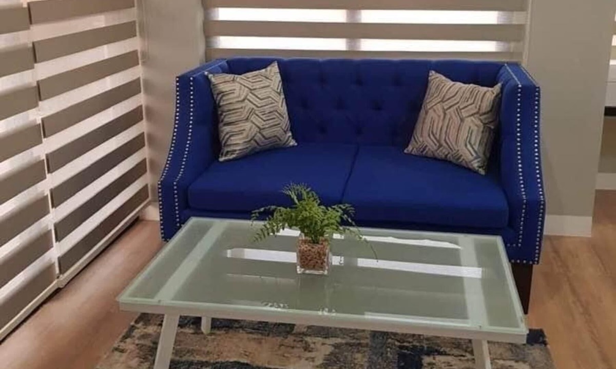 Mariveles Villa | Villa - Sleeps 10 - Communal Pool - Parking