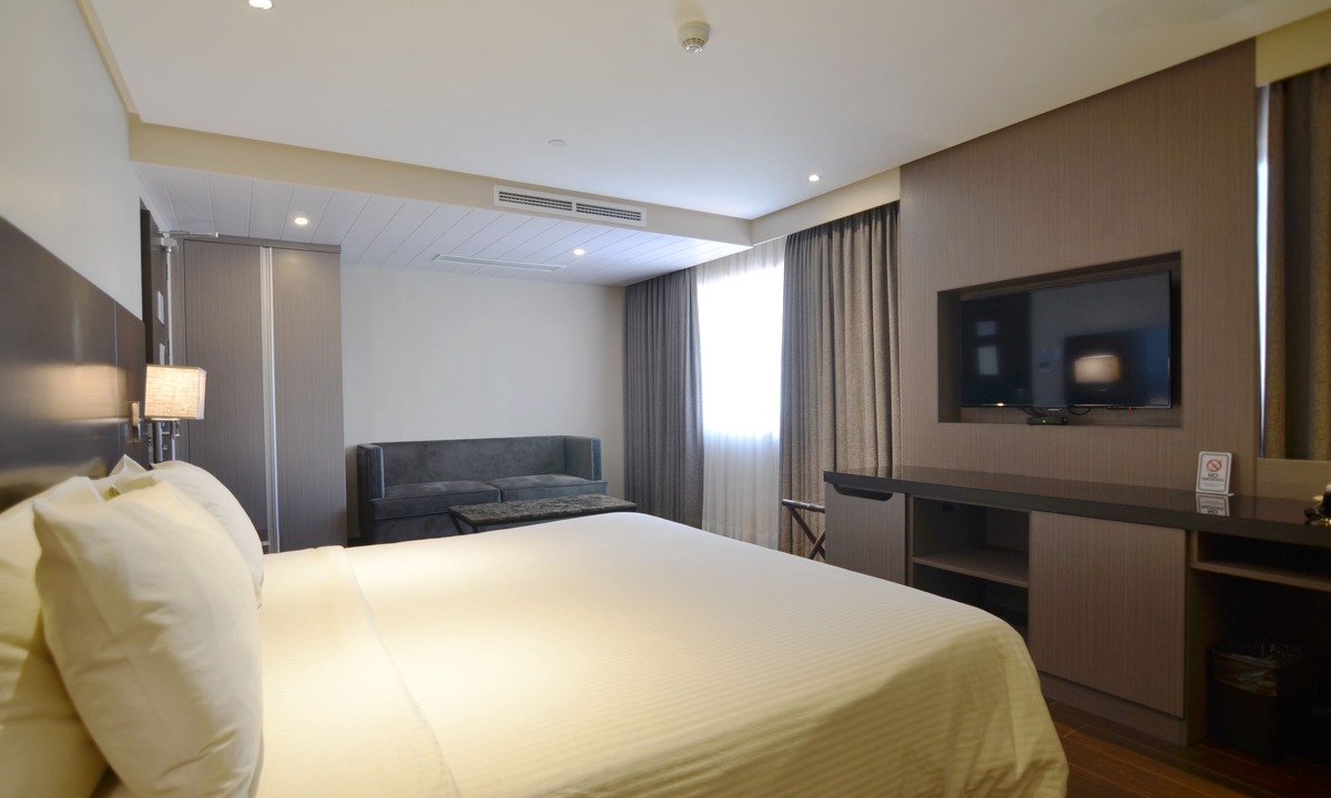Ermita Night District Hotel | Pearl Garden Hotel
