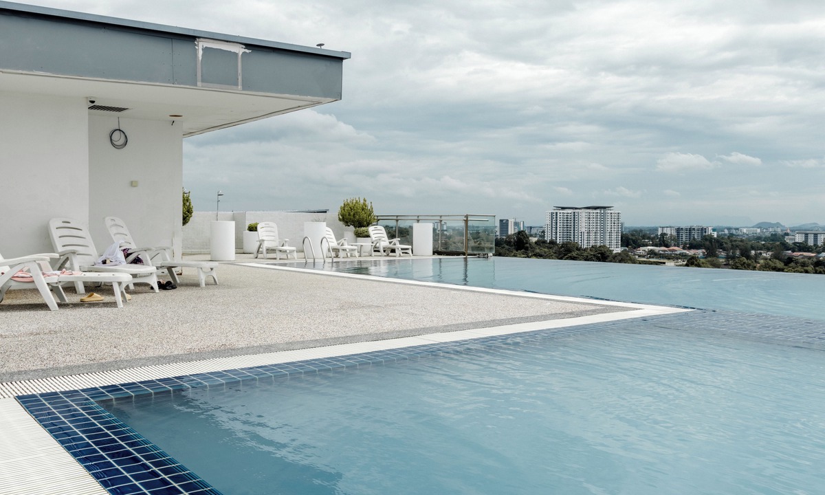 Batu Lintang Hotel | Regatta Stay Kozi Square Kuching