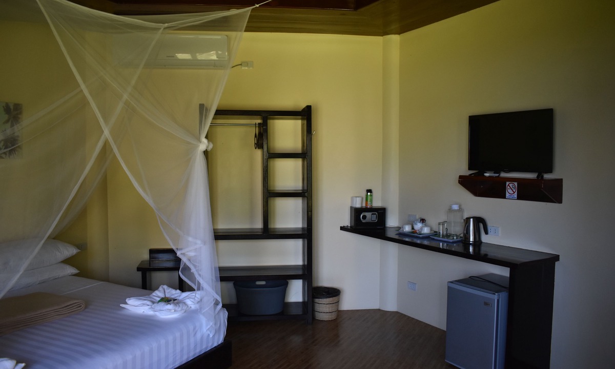 Catangnan Hotel | Jonas & Twins Resort