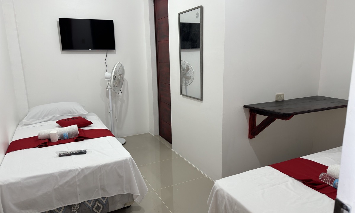 Legazpi Hotel | RedDoorz near Mariners Legazpi
