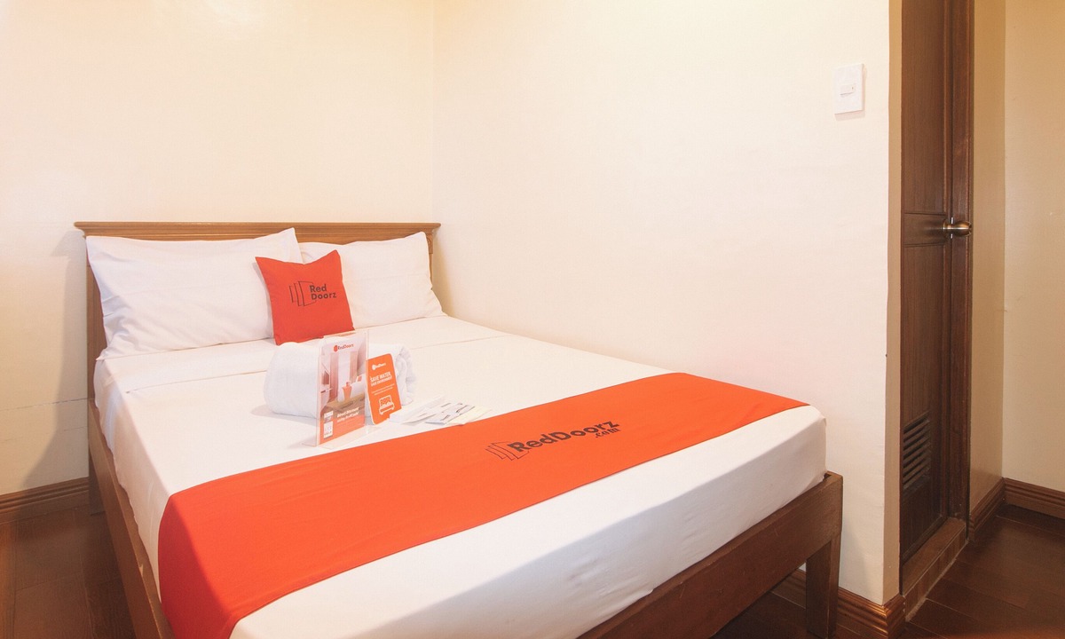 Moonwalk Hotel | RedDoorz @ Moonwalk Paranaque