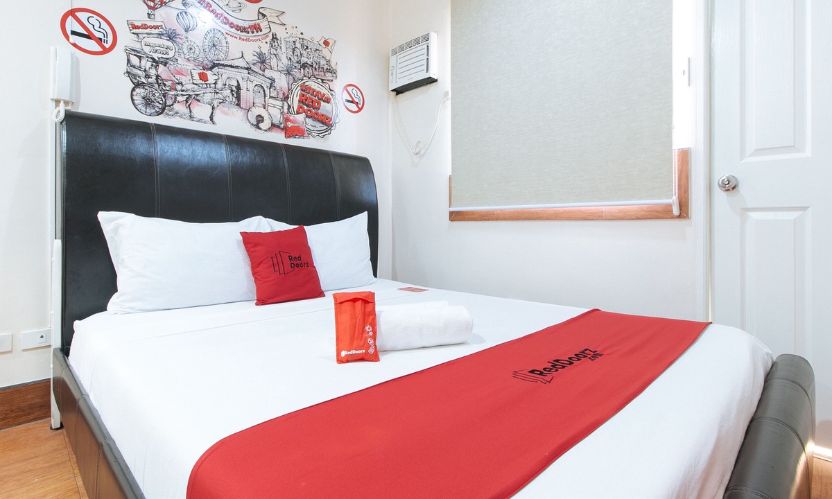 Taguig Hotel | RedDoorz near Arca South Taguig