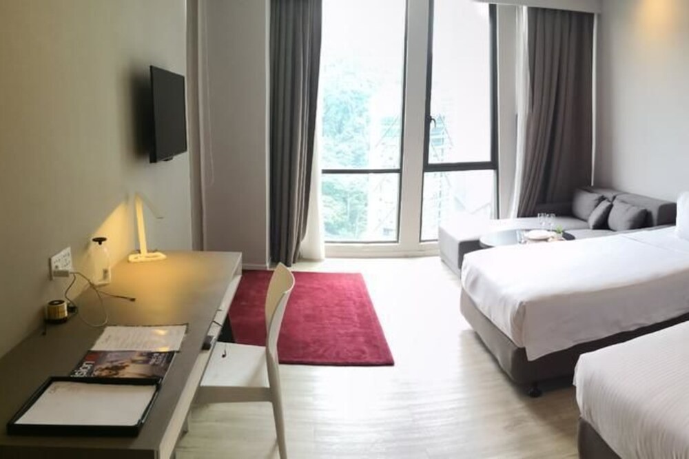 Damansara Perdana Hotel | The 12 Suite Empire Damansara