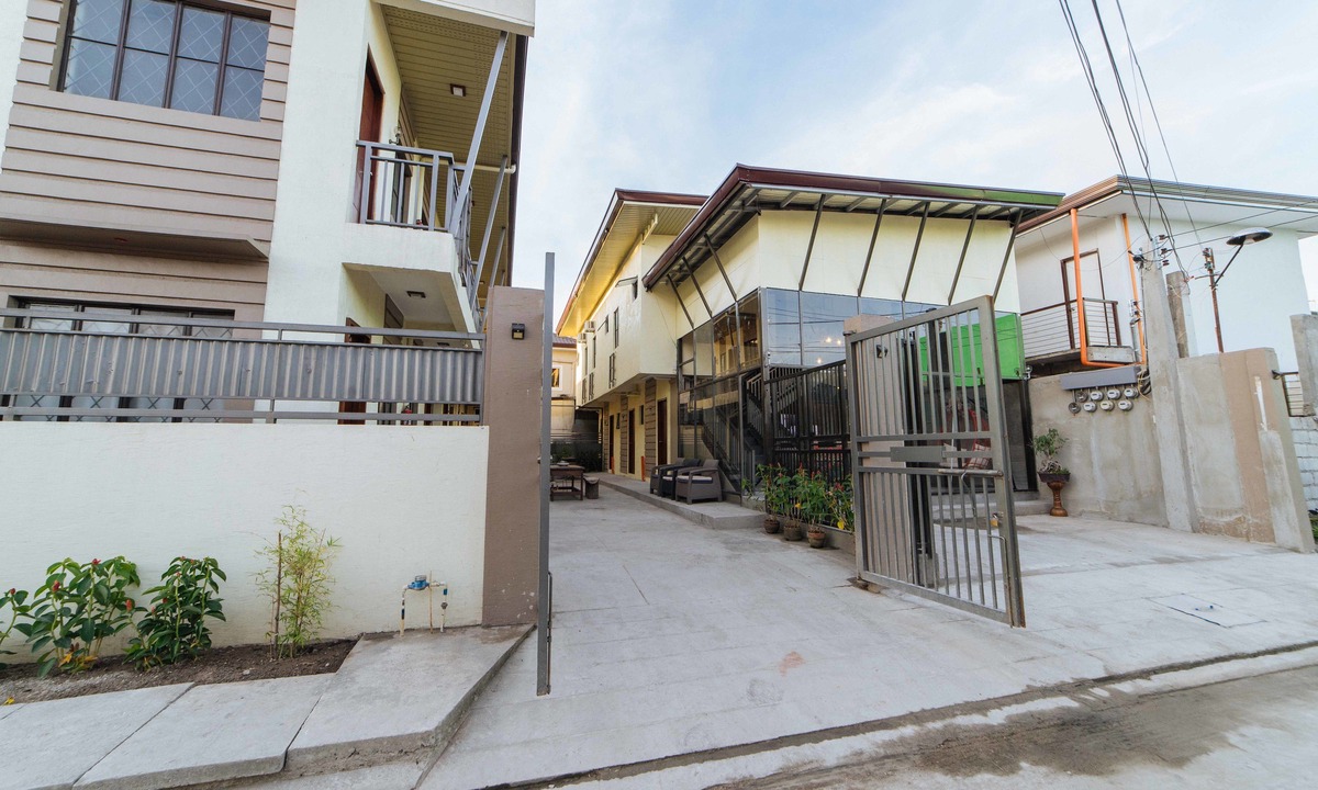 San Fernando Hotel | RedDoorz Plus @ Sindalan San Fernando City