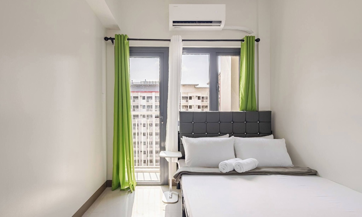 Paranaque Condo | Near SM BF & Shopwise Slex Accessible 2BR for 4