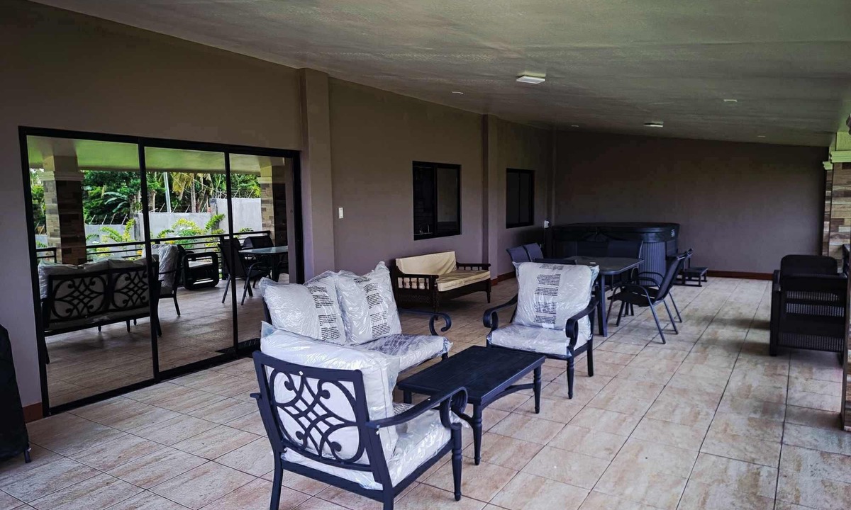 Pili House | Earl's Villa