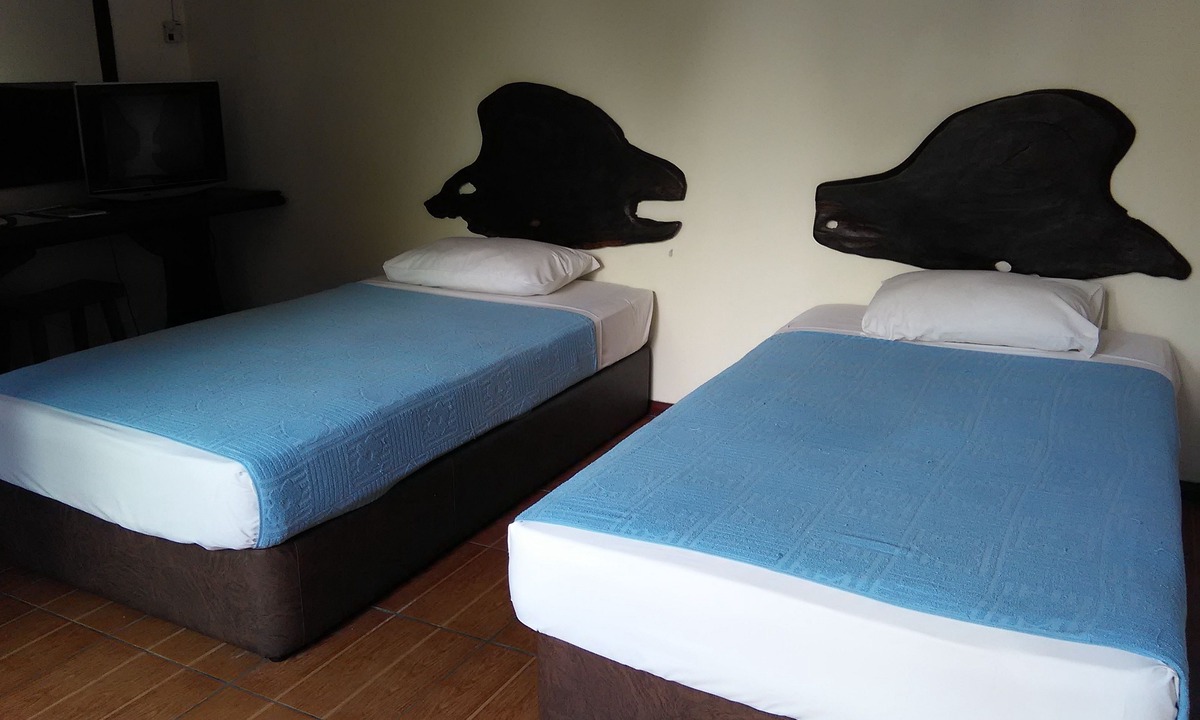 Kampung Lintang Hotel | Kuching Waterfront Lodge