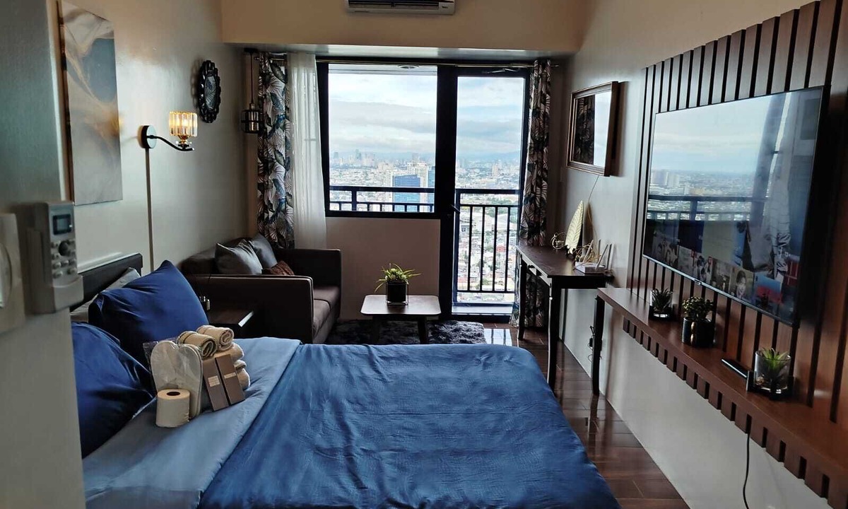 San Antonio Condo | Air Residences-Modern studio w/City skyline view