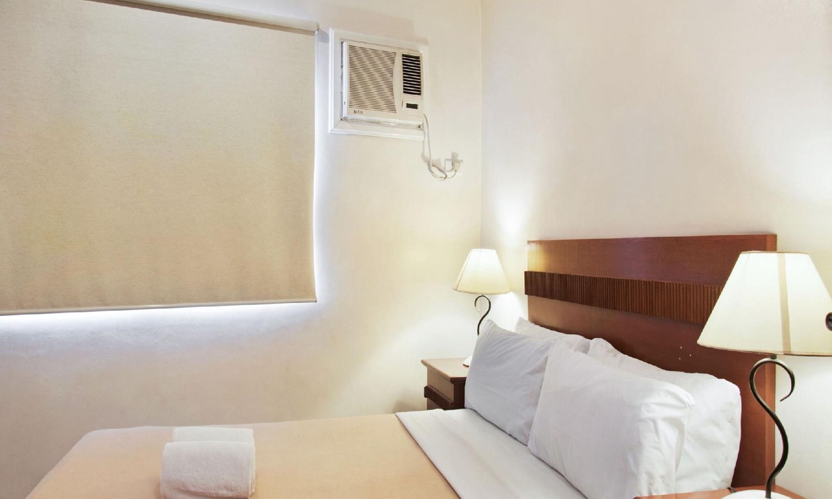 Pio del Pilar Hotel | Collection O Avitel Hotel near Osmena Highway, PNR Pasay Station, Metro Manila