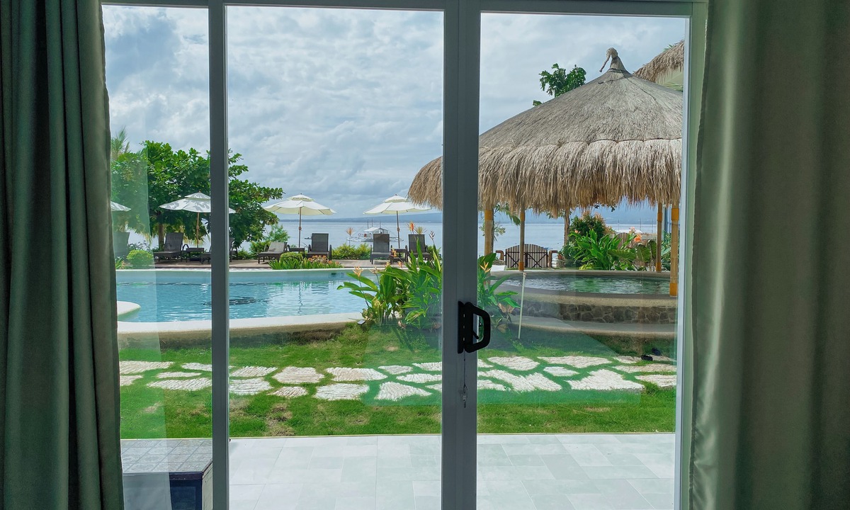 Santander Resort | Avila's Horizon Dive Resort Santander