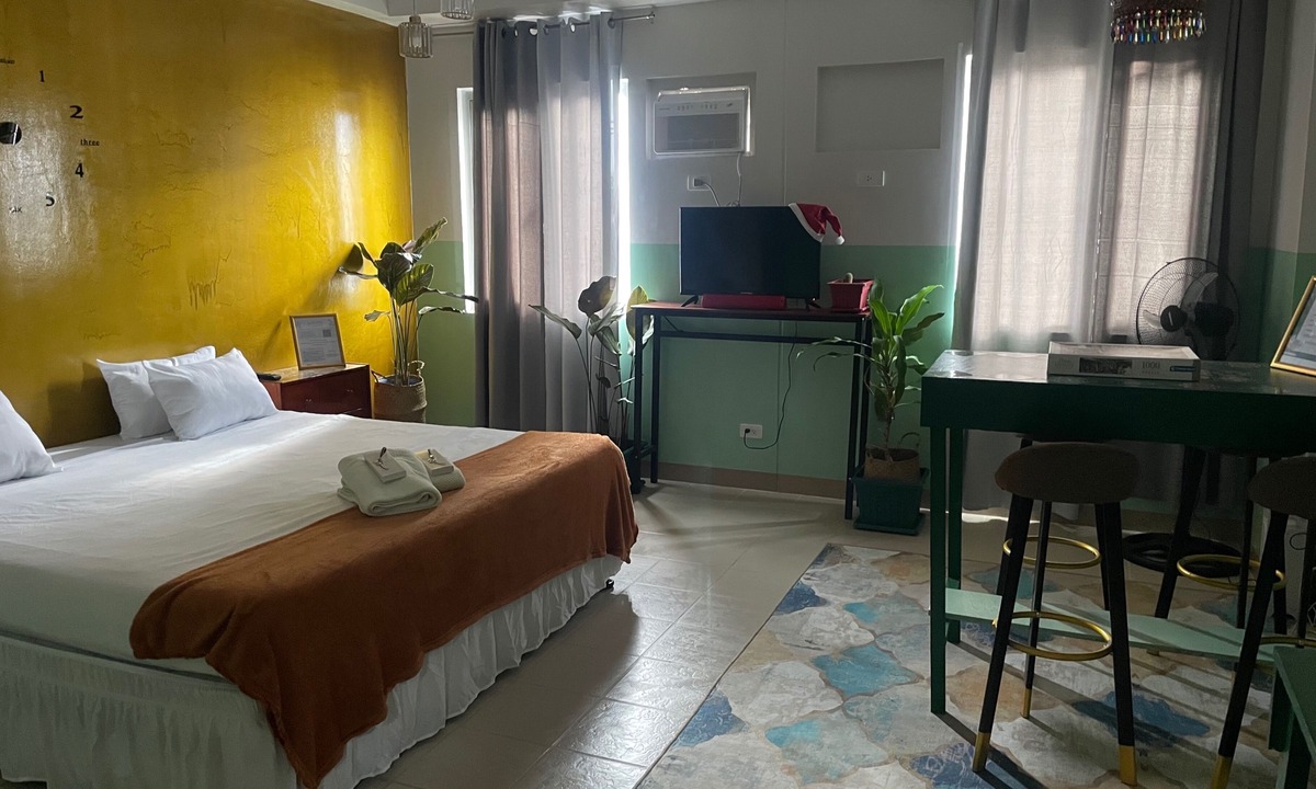 Marilao Apartment | Poolside Apartment - Sleeps 4, Ac & Hot Shower