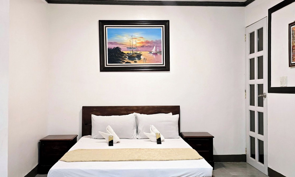 Guinobatan Hotel | Captains Suites Albay