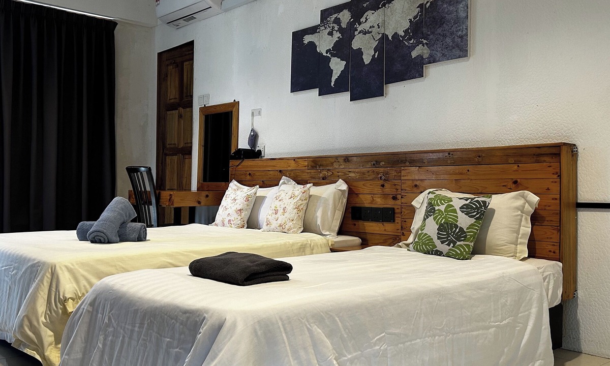 Kampung Sungai Buaya House | Riverbank Dungun Guesthouse & Cafe