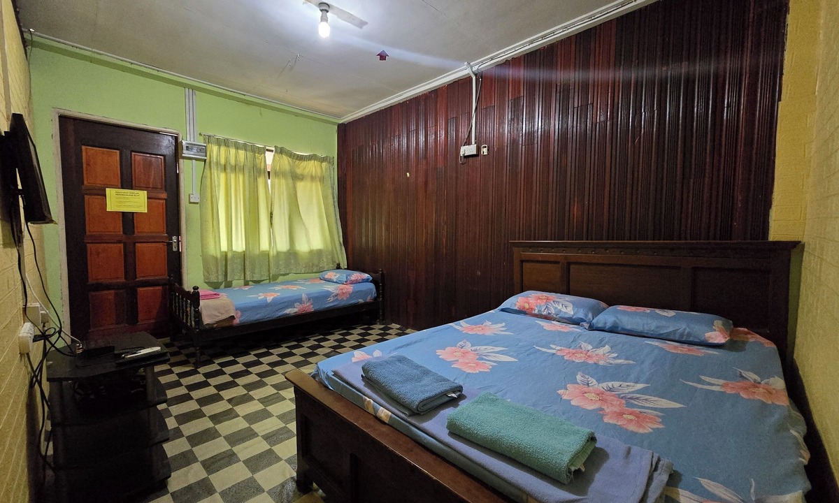 Kampung Kijing Hotel | OYO 91042 Kamal Guest House Marang