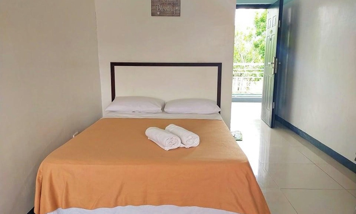 Laoag Hotel | EC Hotel near Laoag Airport