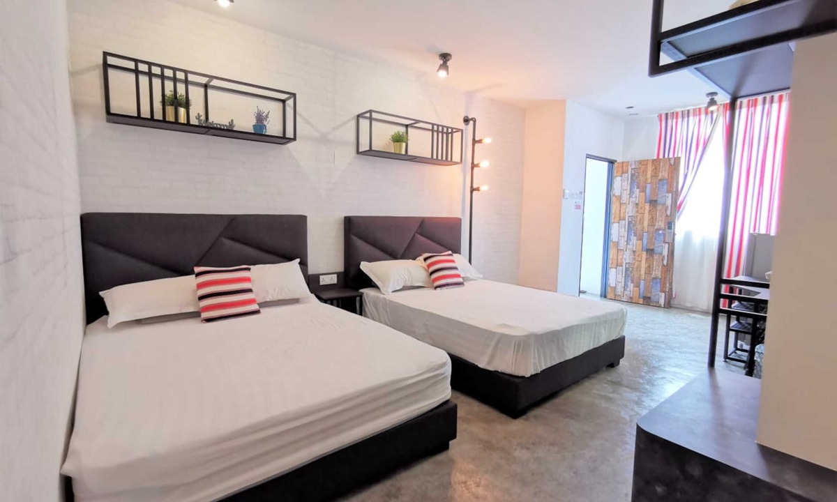 Muar Hotel | OYO 91032 Mwv Family Suite Room