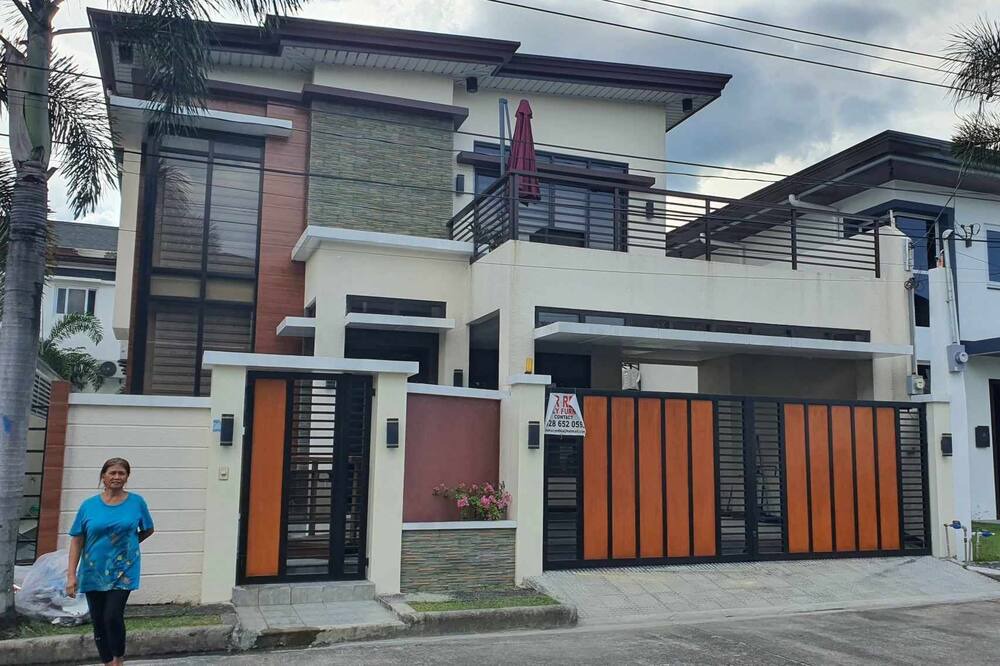 Angeles City House | Friendly, quiet, secured area with swimming pool.