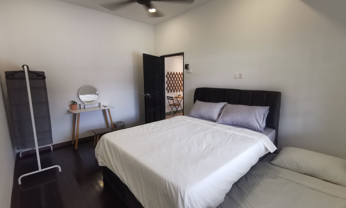Malacca City House | DeCorner @ Ujong Pasir | Melaka Town | Netflix | Wi-Fi |