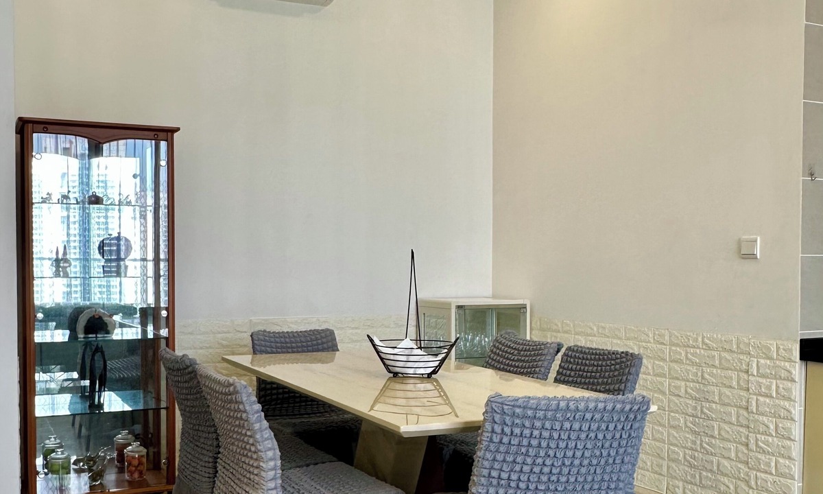 Medini Apartment | Spacious 4-bedroom apartment 1725 in Medini. Just 10mins walk to legoland.