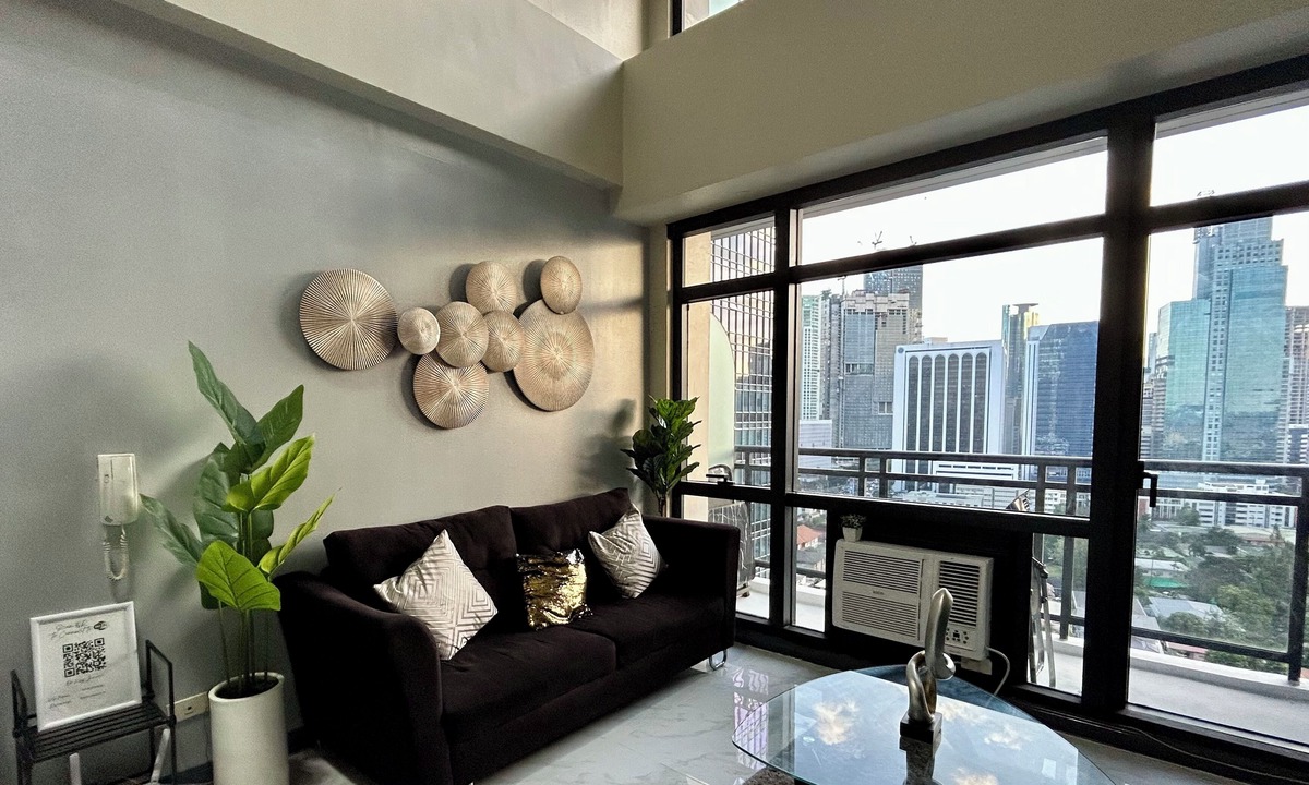 Downtown Condo | Stunning 2 Floor Loft w/5 Balconies & Round Bed